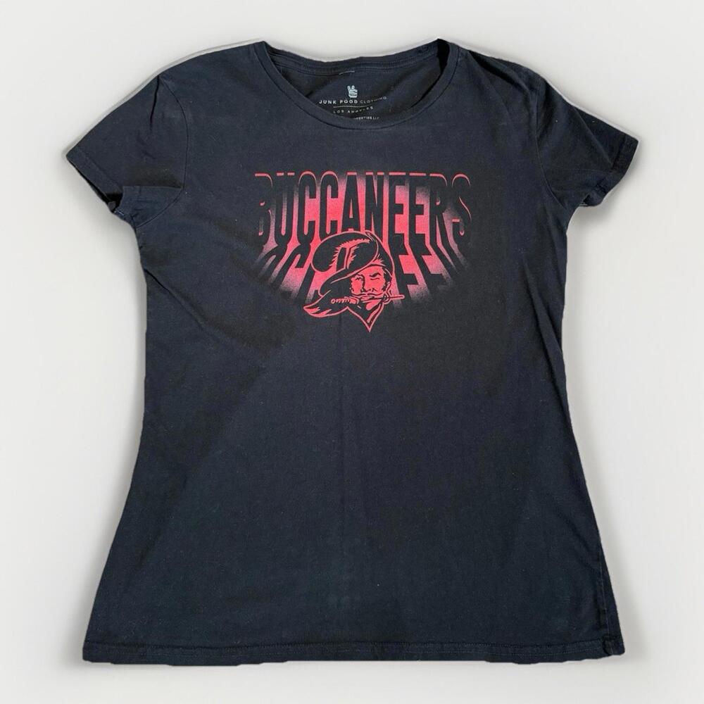 Junk Food Clothing TAMPA BAY BUCCANEERS Short Sleeve Black T-Shirt Size M (A19)